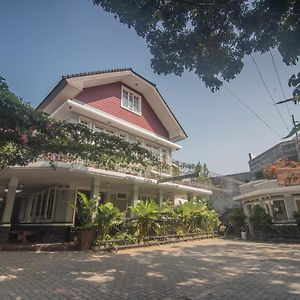 Front One Boutique Baluran Malang